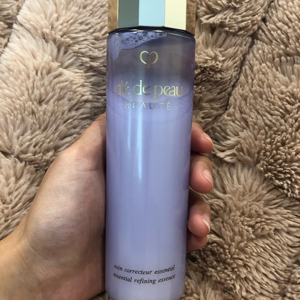 Cle de peau Beaute essential refining essence
